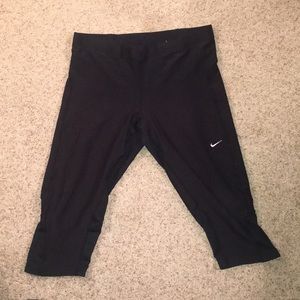 Nikefit running capris, Black size large